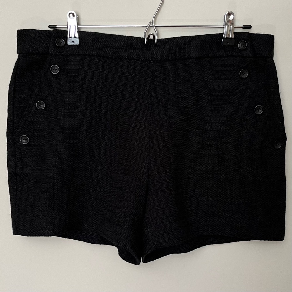 Banana Republic • 10 • Black Woven Shorts Accent Button Front Pockets